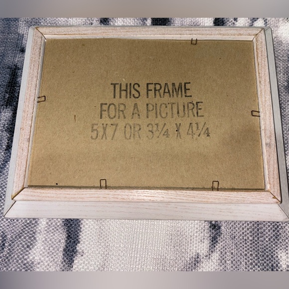 White Distressed 5X7 Picture Frame 🖼️ - Picture 4 of 5